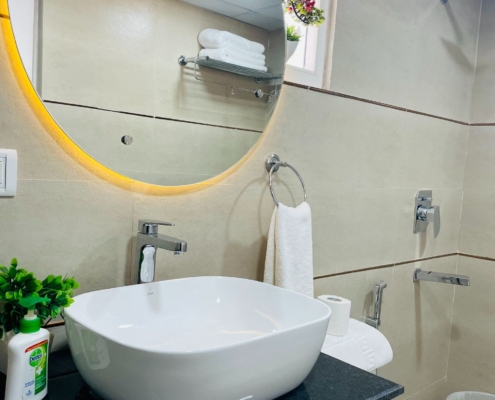 Serviced apartments @ Mg Road Gurgaon with attached washroom.